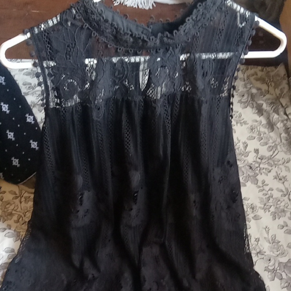 Pretty Black Lace  Top - Picture 7 of 16